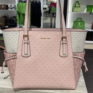 Michael Kors Voyager Large Color-Block Signature Logo Tote Bag
Powder Blush Mult